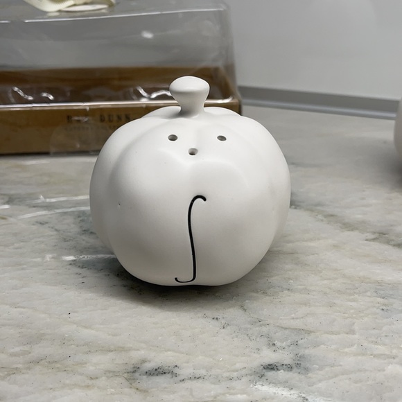 Rae Dunn Pumpkin Salt and Pepper Shakers - Picture 8 of 12